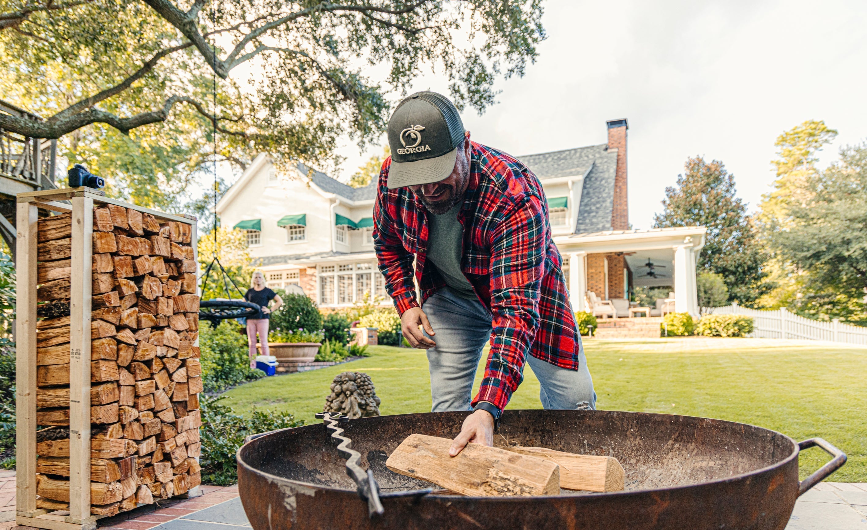 Oak vs. Hickory Firewood: Which Is Right for Your Atlanta Fireplace?